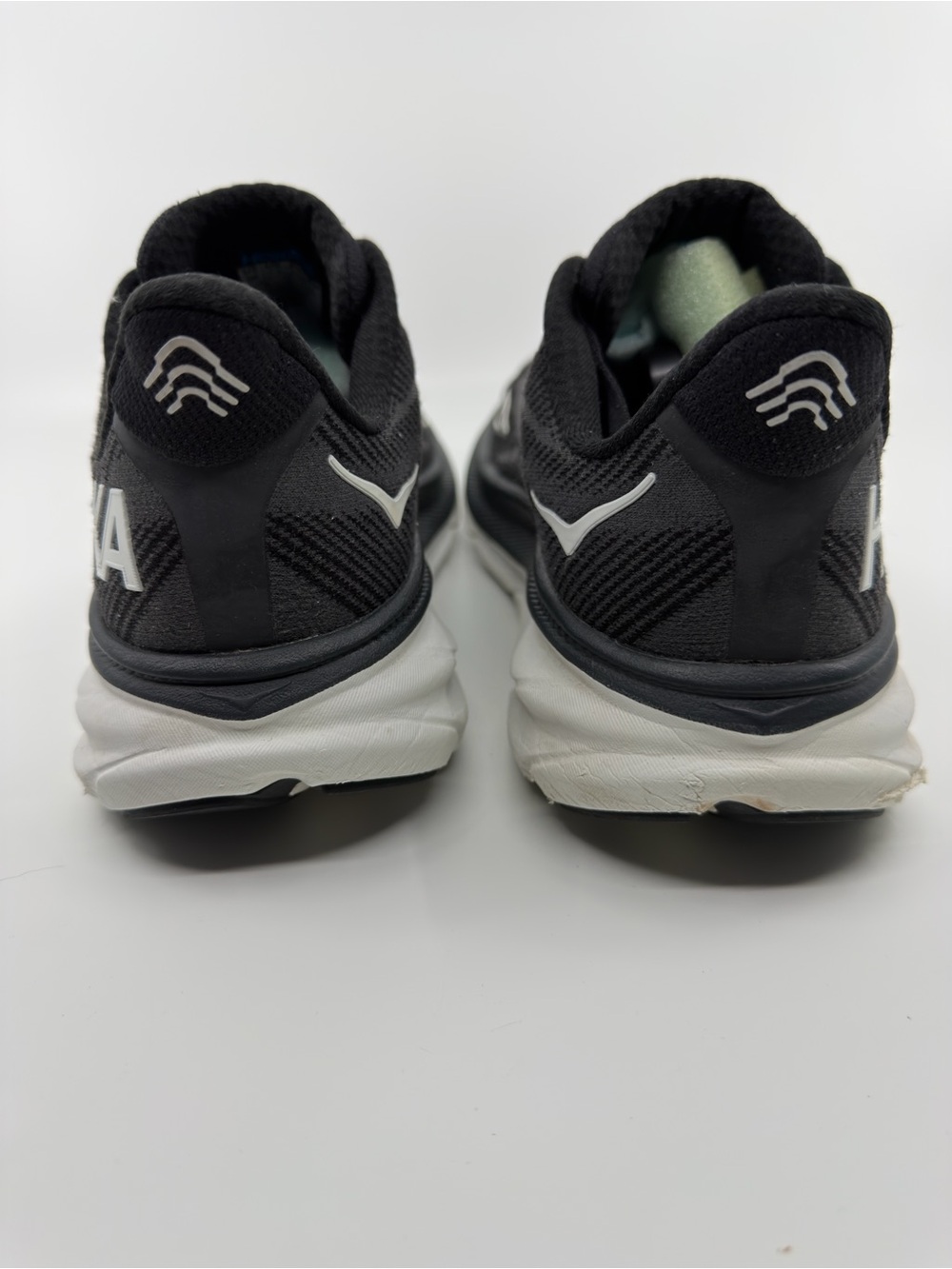 Hoka Women’s Clifton 9 Color Black/White SZ 9 - Picture 3 of 10